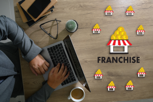 Perbedaan Franchise dan Kemitraan, Mana yang Lebih Menguntungkan?